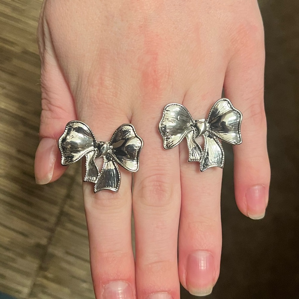 Chic Silver Bow Ring Set